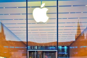 How-Is-Apple-Becoming-a-Financial-Institution
