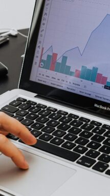 Comparing the Best Marketing Analytics Tools for B2B vs. B2C Companies